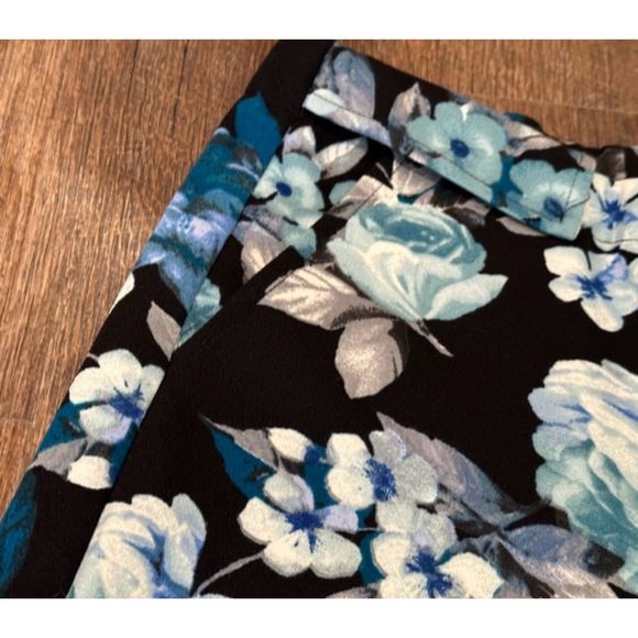 Kate & Mallory Floral Pants Size Medium Pull on Stretch Women’s Blue Black - Picture 6 of 7